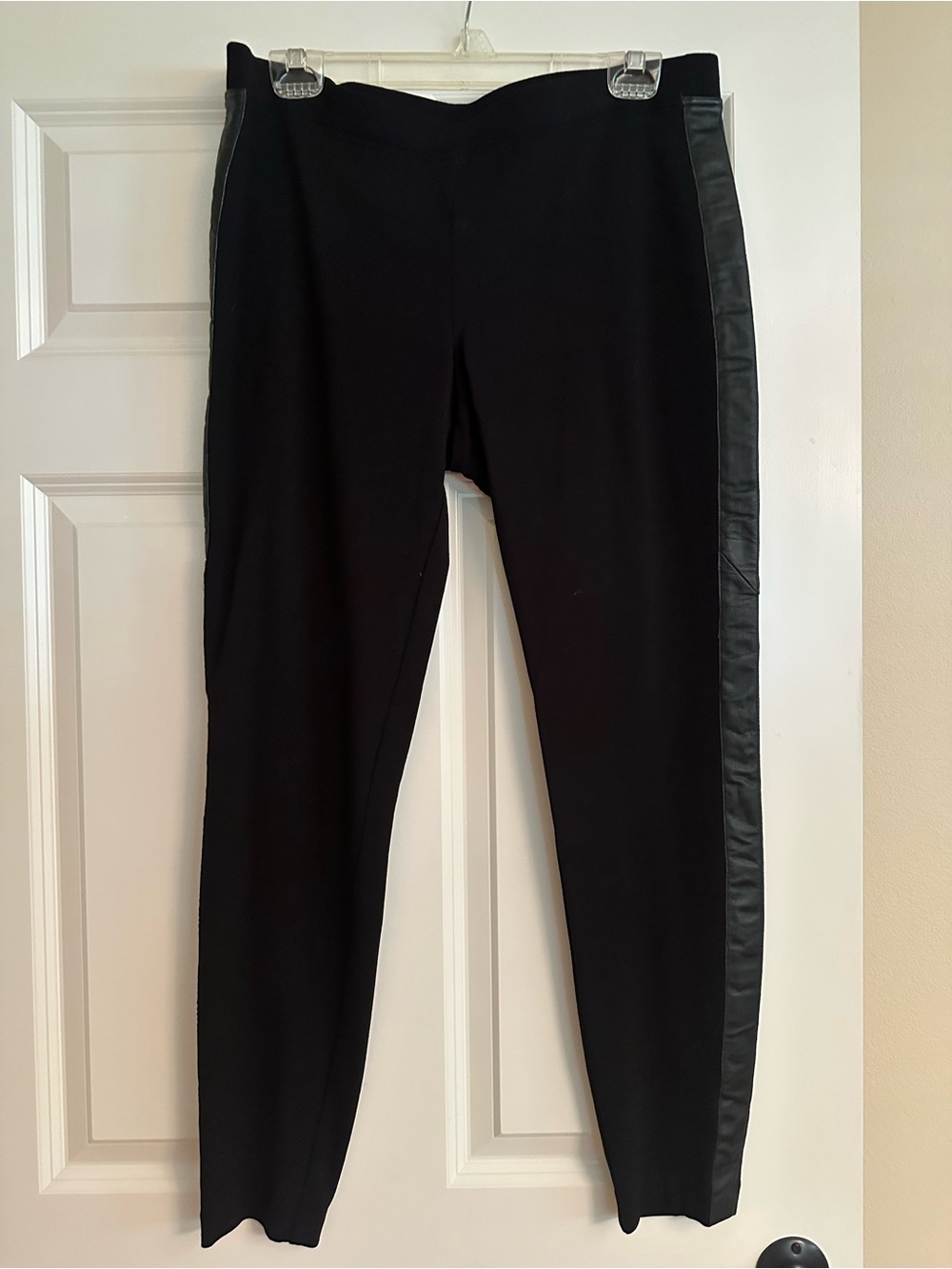 DKNY Black Leggings / Pants with Genuine Leather Side Stripes – Size L